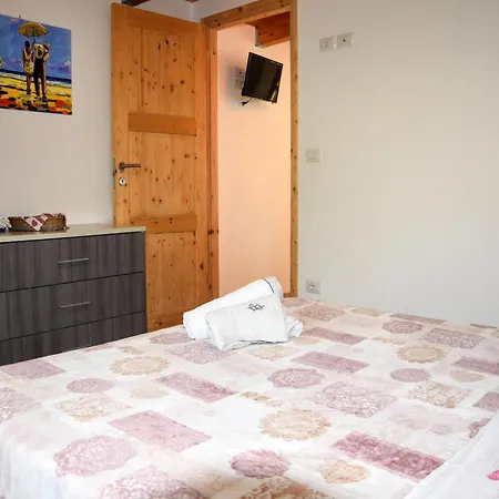 In A With Swimming Pool Apartamento